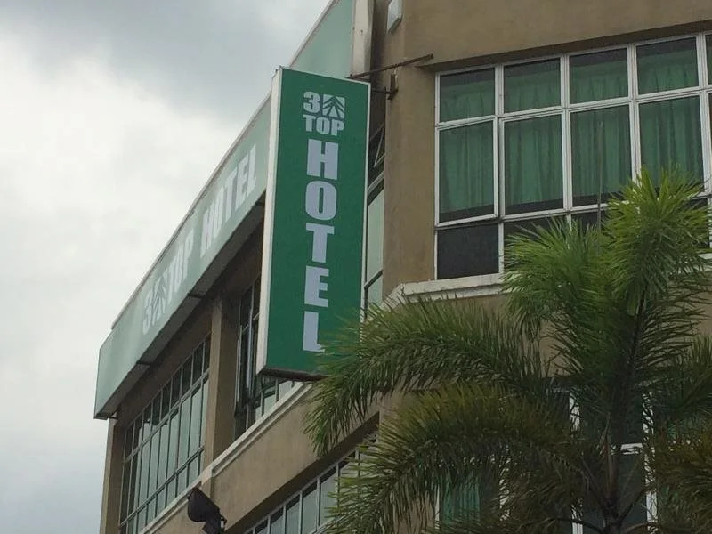 Three Top Hotel
