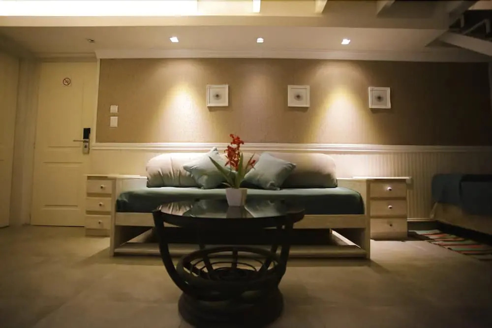 Club House Hotel