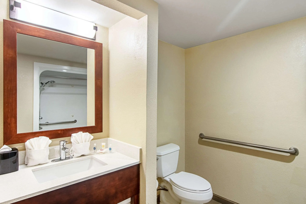 Comfort Suites Knoxville Airport