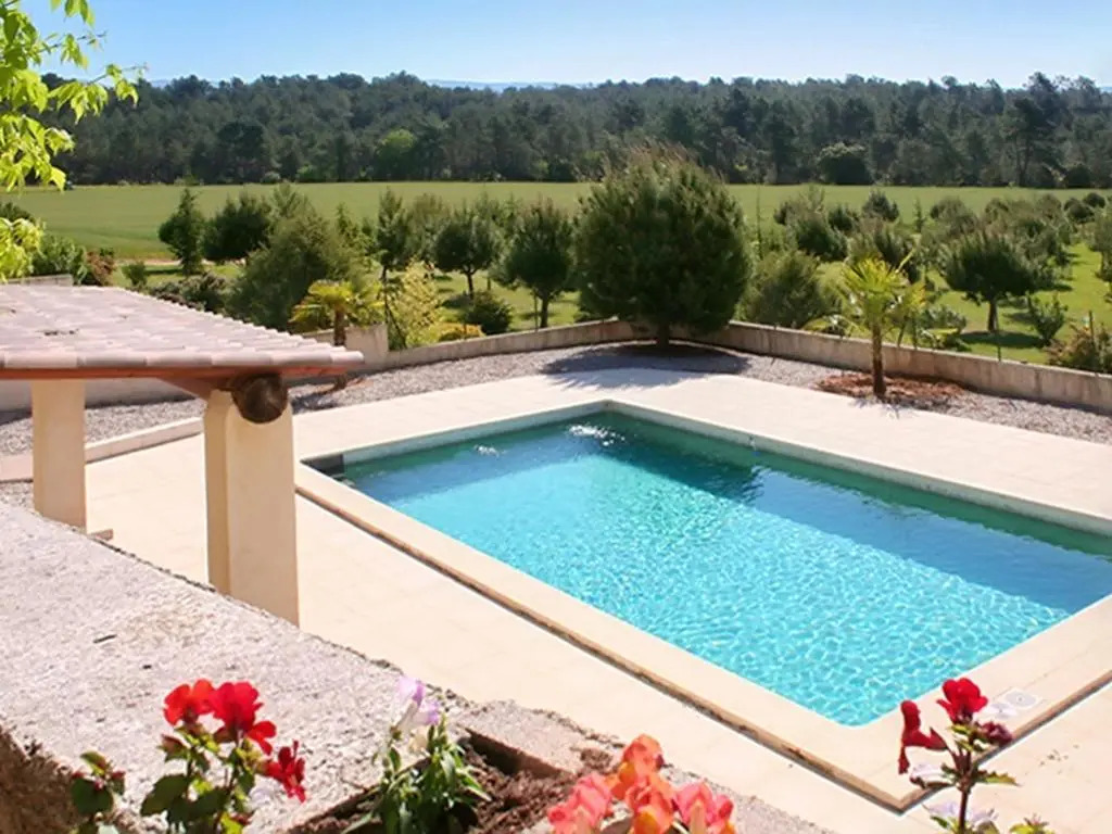 Villa de 2 chambres avec piscine privee jardin et wifi a Mormoiron