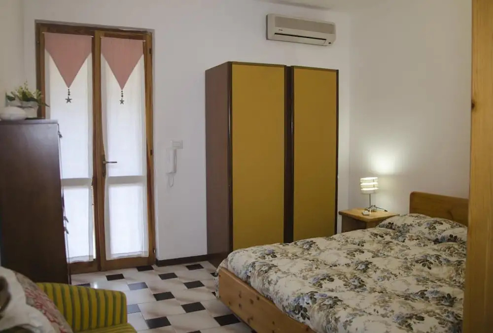 Beachfront two Room Apartment Sparaglione
