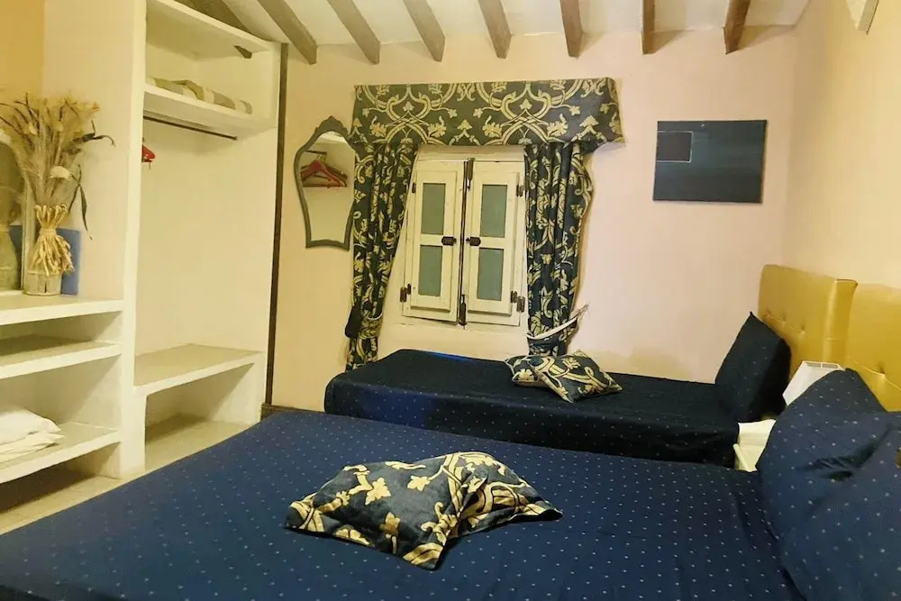 6 Bed House Sleeps 12 - Pool, Hot Tub, Fireplace