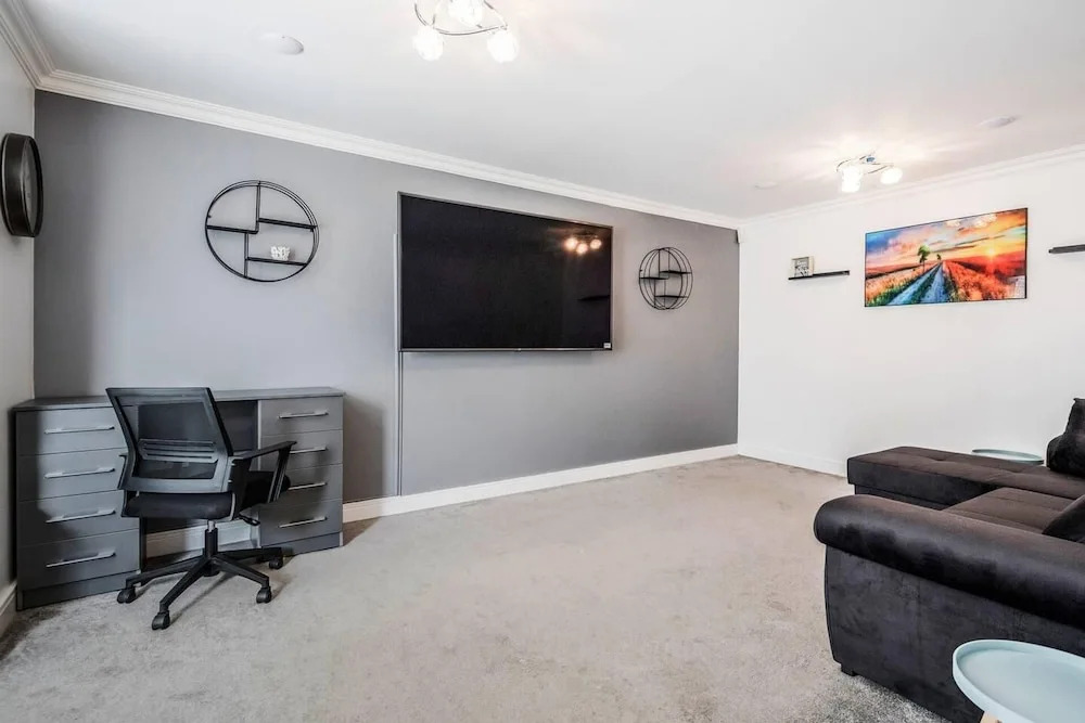 tms Cheerful 5bdr House! Thurrock! Free Parking!