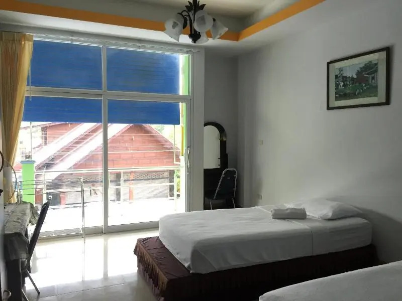 Srithongkul Village Hostel Room