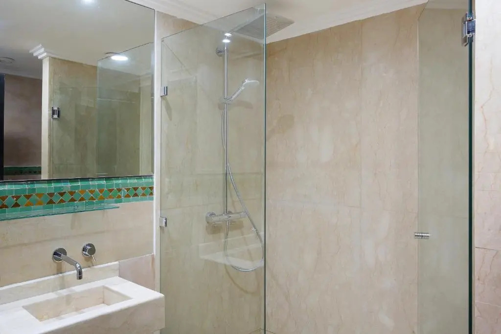 The Sapphire Apartment with Private Swimming Pool & Hot Tub - Hivernage Quarter - By Goldex Marrakech