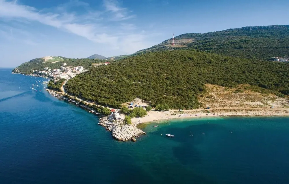 Beautiful Home in Komarna With Wifi and 3 Bedrooms