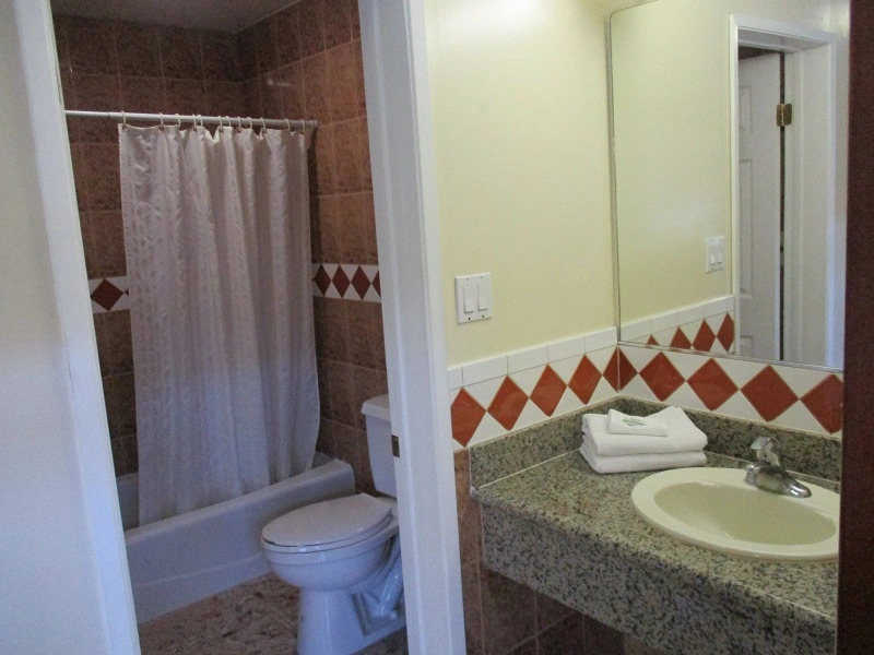 Golden West Manor Motel