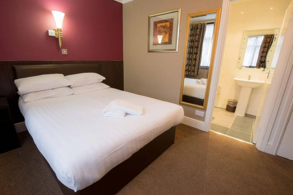 Rossmore Hotel