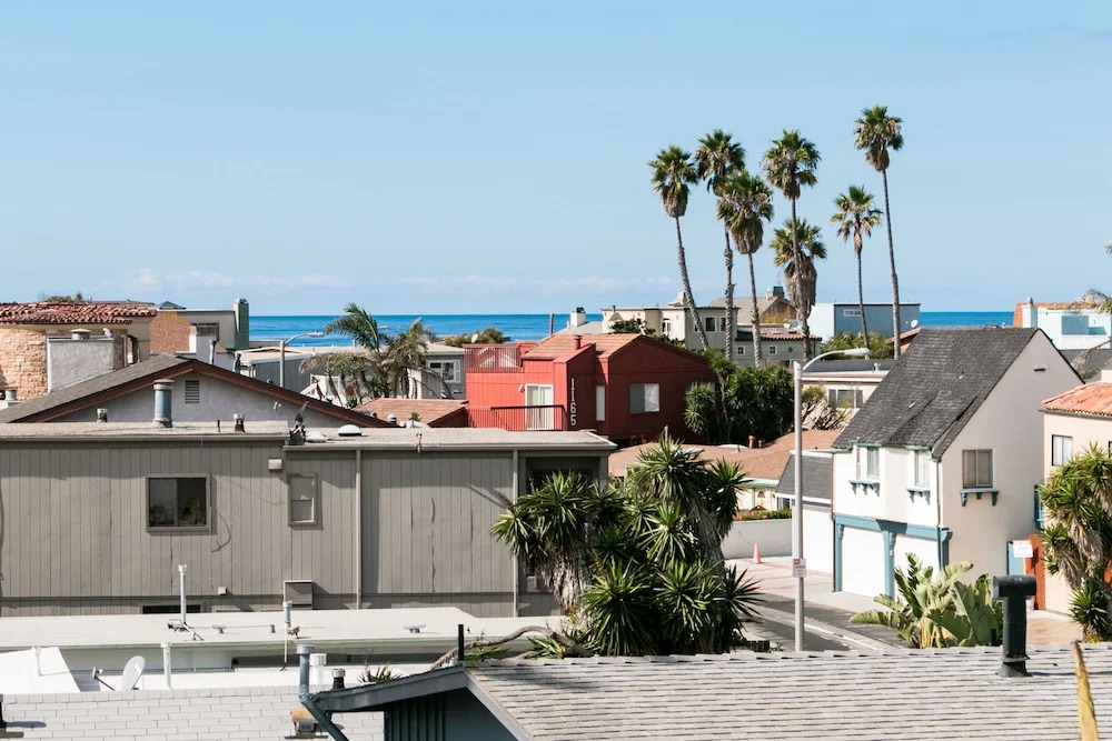 2462 Pierpont Blvd Home