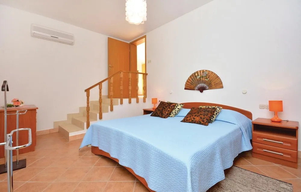 Holiday Home Vrboska With Fireplace 06