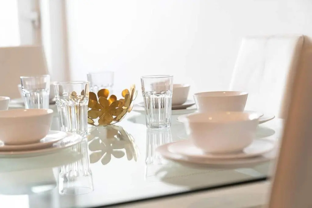 Stylish, modern 3 bedroom townhouse with parking
