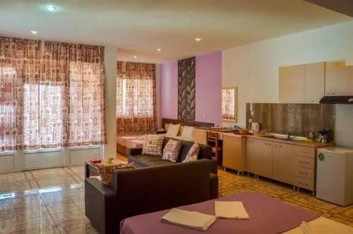 Ellas Hotel