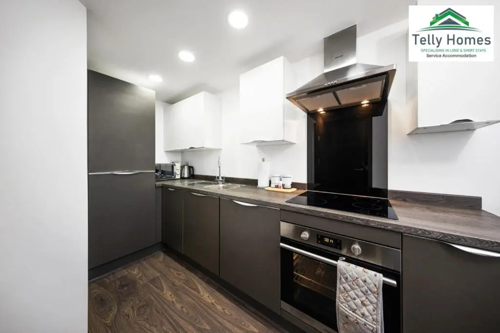 By NEC and Airport- 5 percent off weekly and 10 percent off monthly bookings-1 Bedroom Apartment at Telly Homes Limited Birmingham - Free WiFi, Aster unit