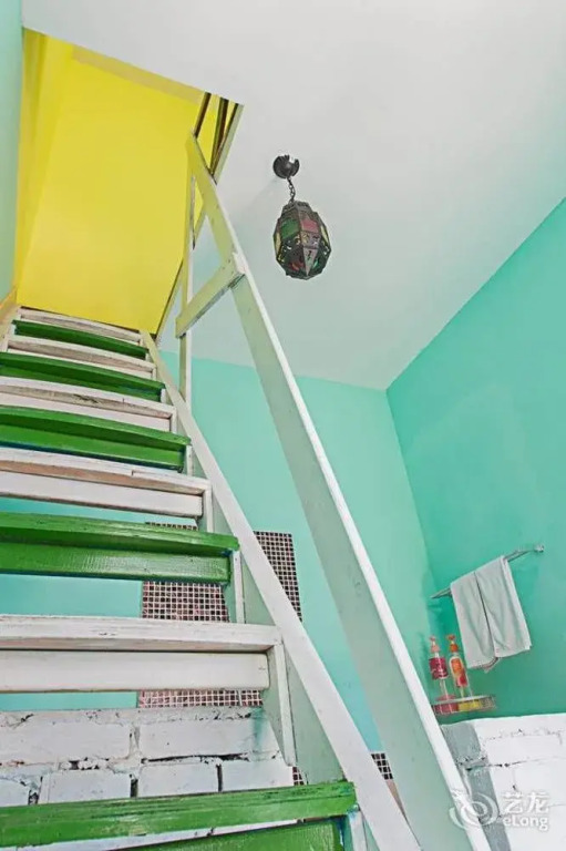 Lingyin Ferry Youth Hostel