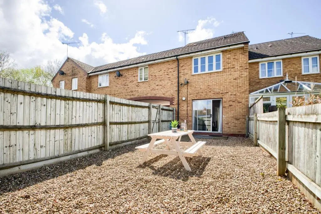 Cosy House │ RICOH │ M6 │ Sleeps 6 │ EMPOWER HOMES