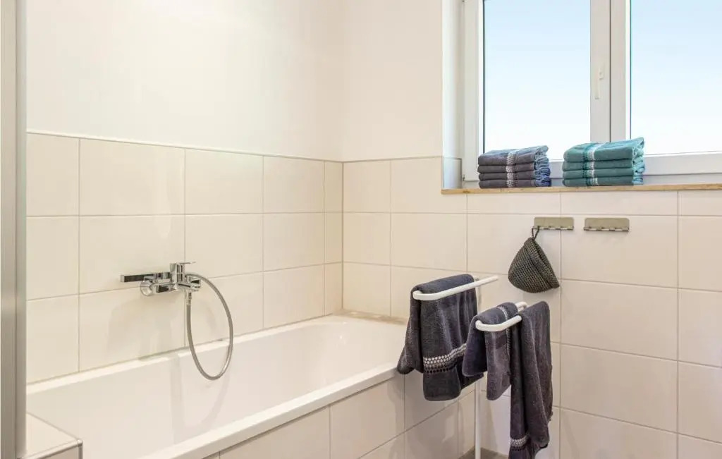 Amazing Home In Nideggen With Wifi