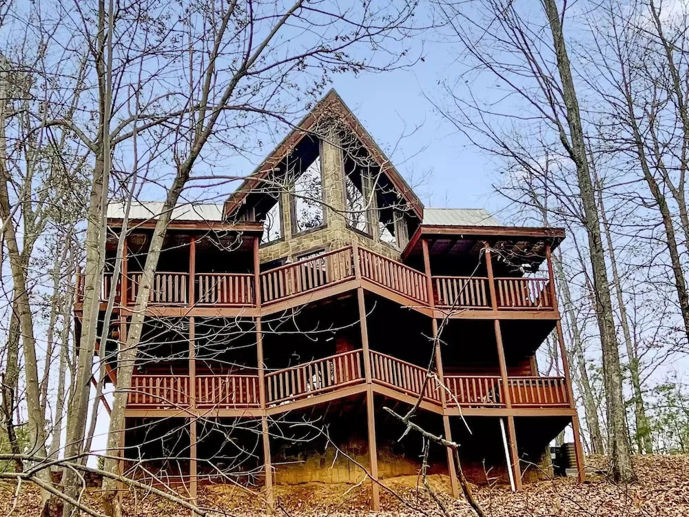 Smoky Treehouse Lodge #614