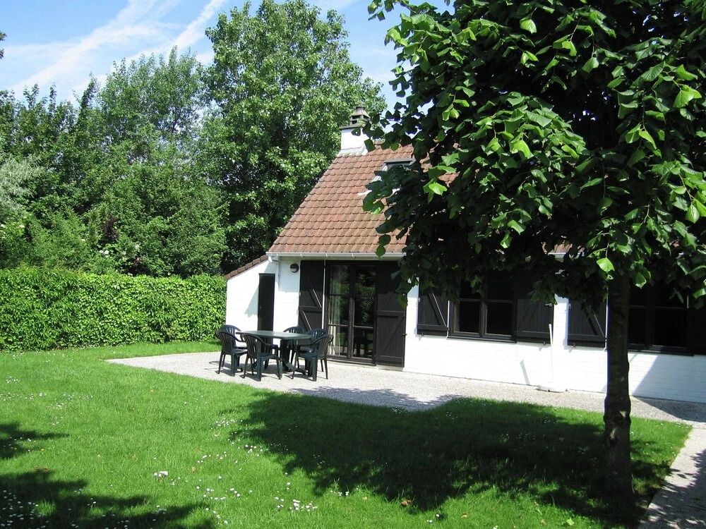 Tidy Cottage With Terrace, not far From De Panne