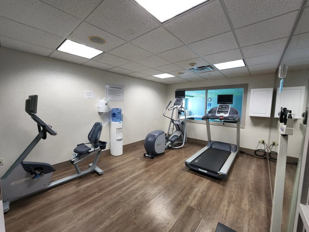 Holiday Inn Express & Suites Rochester by IHG