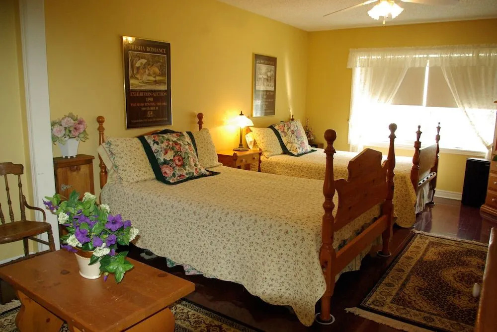 Abagale's Victorian Hot Tub and Suites