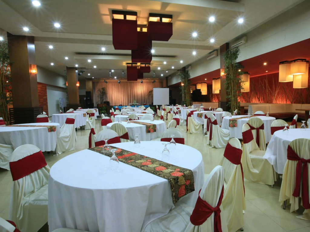 Tuwuh Hotel at Kayutangan