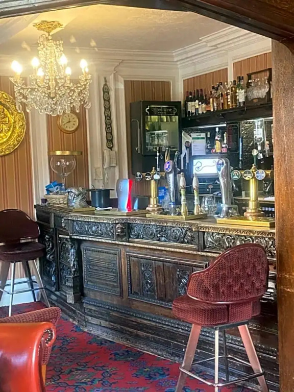 Parlors Hall Hotel