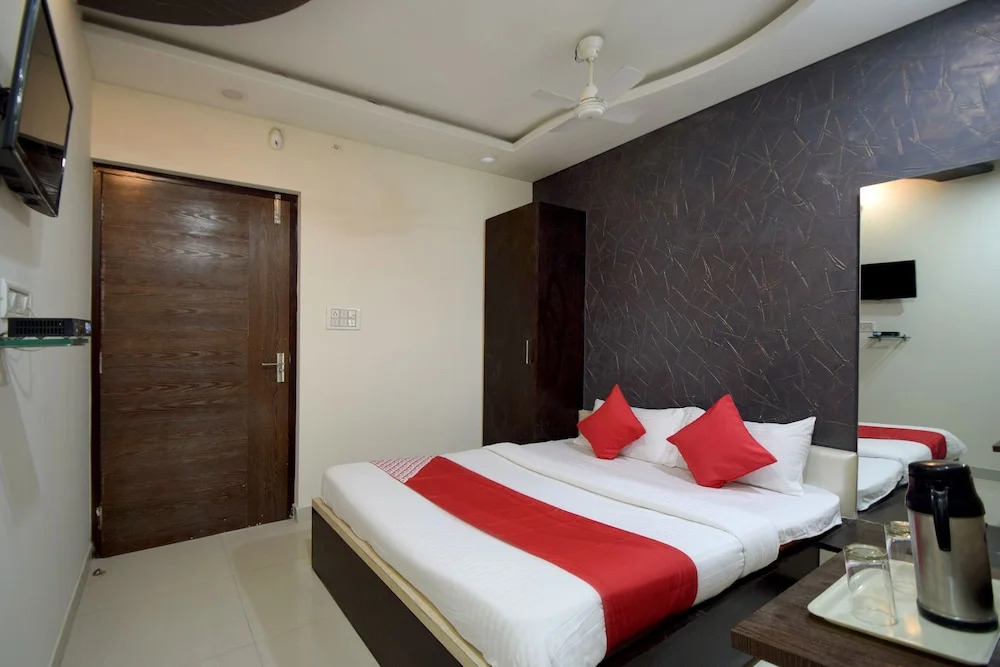 OYO Flagship 80565 Hotel Royal Inn