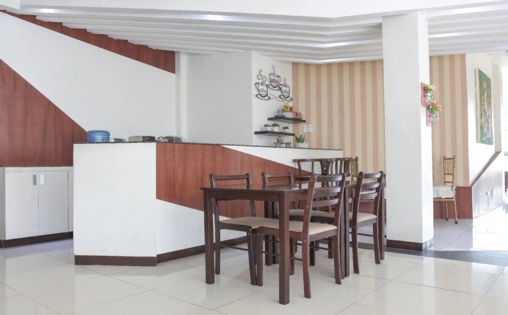 Tiptop Tower Suite Inn