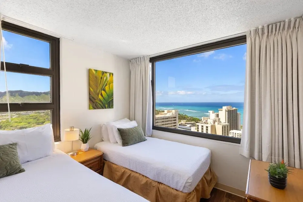 Beautifully Renovated 32nd Floor Deluxe Ocean View Waikiki Condo