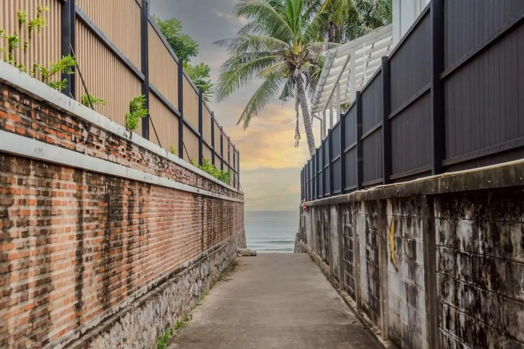 White beach house Hua hin 20 second to the beach