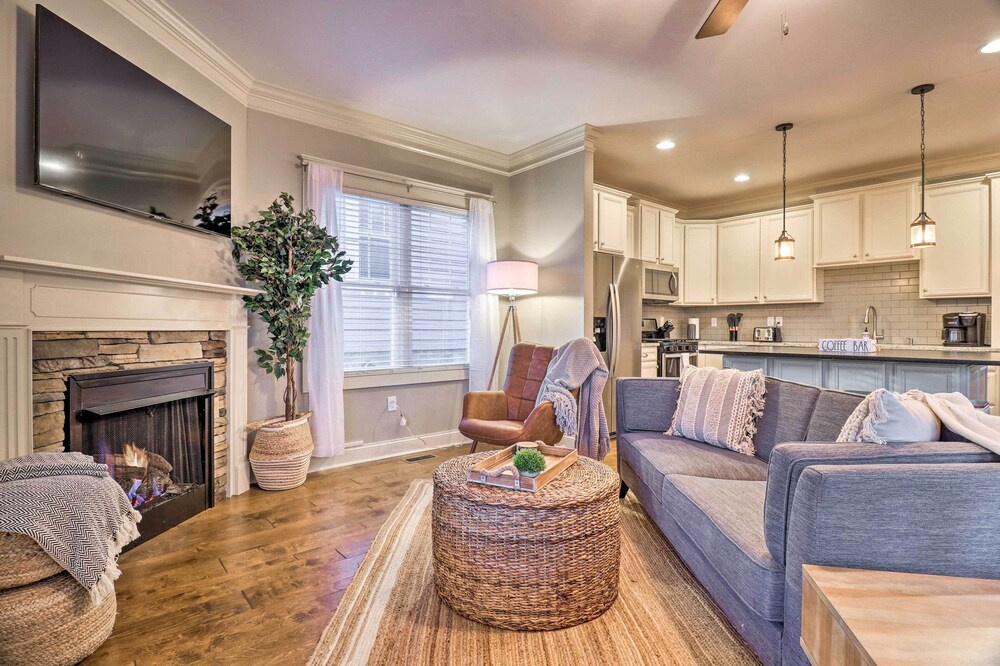 Modern Black Mountain Cottage: 17 Mi to Asheville!
