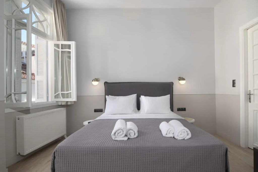 Plaka Arch Suites