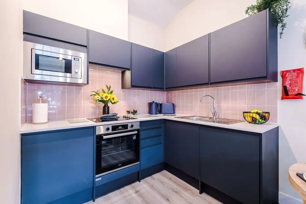 NEW Stylish 1-bed Flat Great Location Sleeps 4