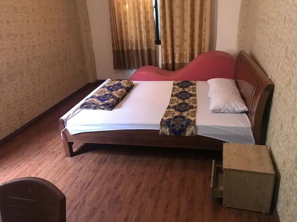 Oyo 442 Holiday Hotel