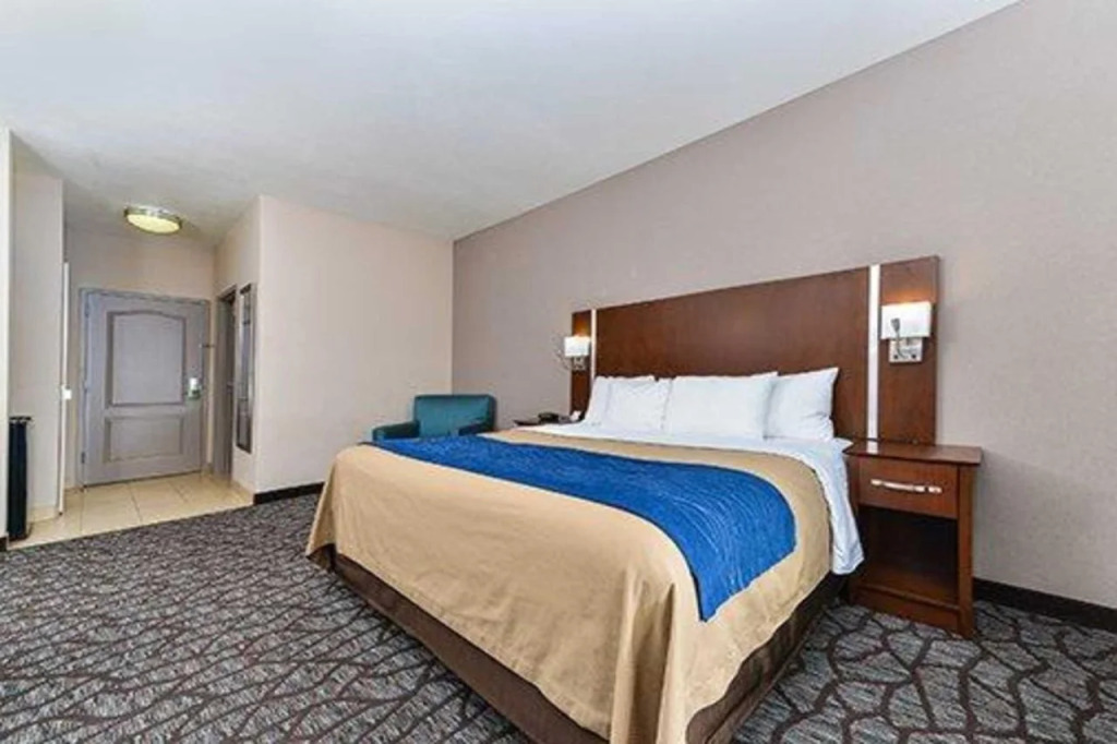 Holiday Inn Express & Suites Junction City by IHG
