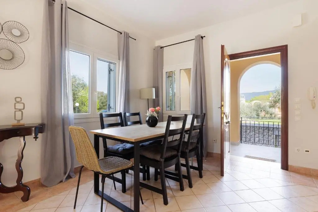 Spyrelia Villa with Private Pool & Outdoor Hot Tub