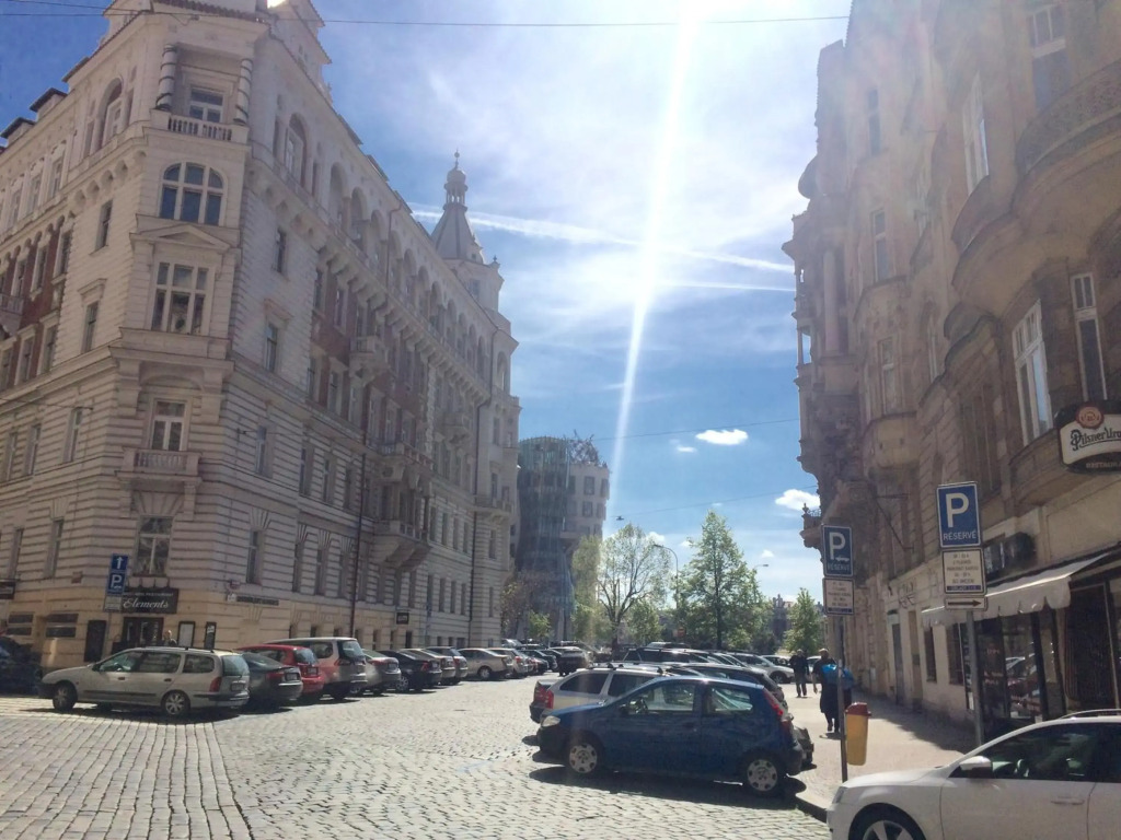 Historic centre-spacious apartment