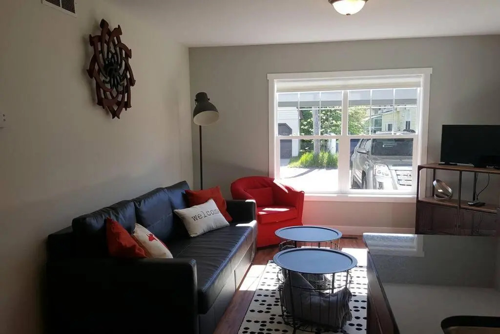 Modern and Pristine Condo -By the GT Commons
