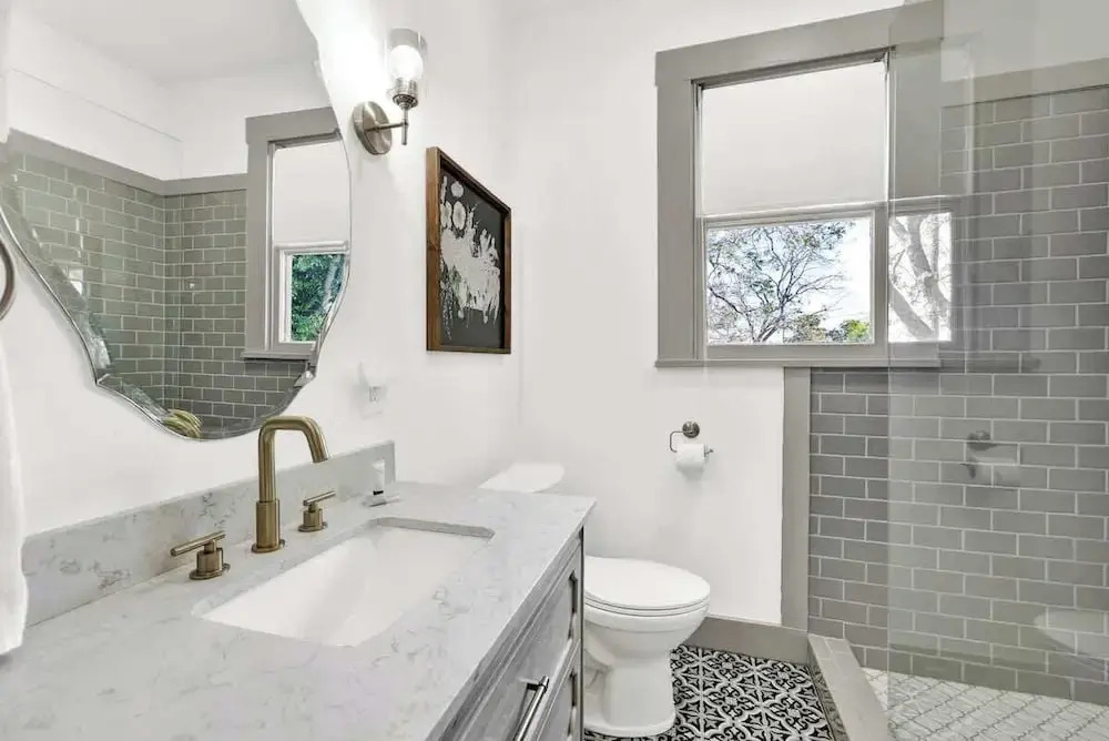 Brand New Private Pool and Hot-tub Near Main!