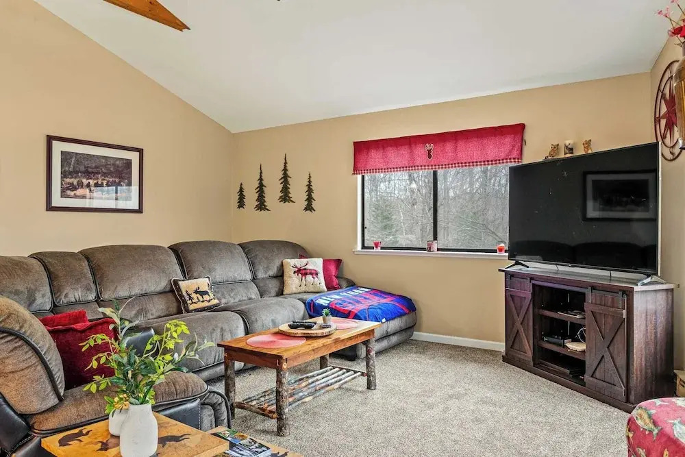 Atlas Point Lodge by Avantstay Hot Tub + Sauna + Kayaks Pet-friendly Cabin Lake Access