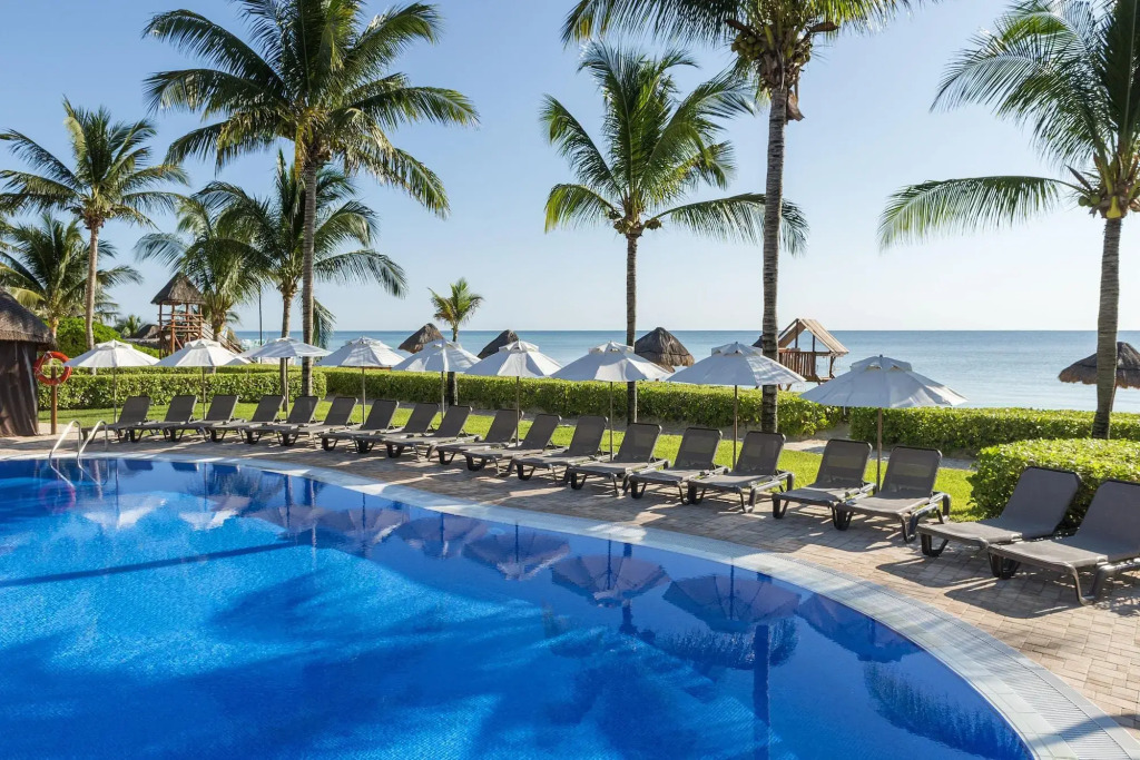 El Beso at Ocean Coral & Turquesa All Inclusive