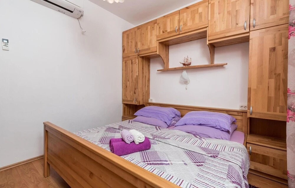 Awesome Apartment in Supetarska Draga With Wifi and 2 Bedrooms