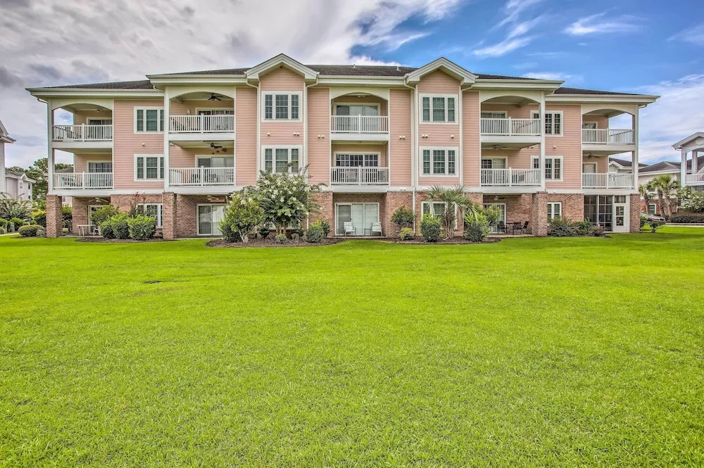 Tasteful Myrtle Beach Condo With Patio & Pool!