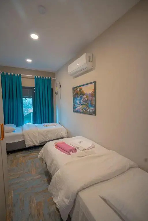 White Lily(Contact To Property 7 Days In Advance)