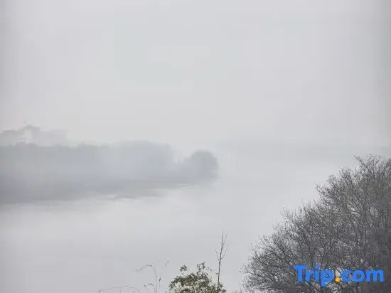 Jianju Zero Distance Li River Homestay (Guilin High-Speed Railway North Station Store)