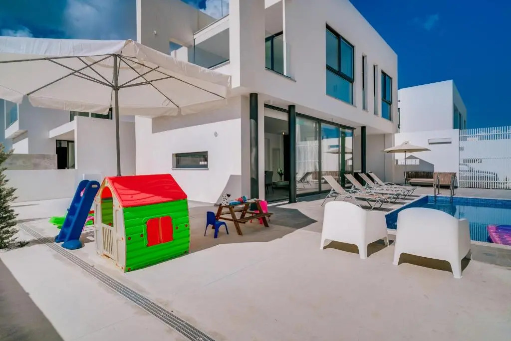 SunnyVillas 4BR New Villa Private Pool in Pernera