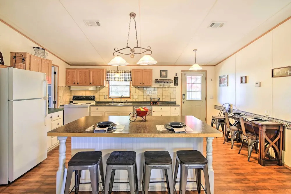Private Hill Country House w/ Deck on 7 Acres!