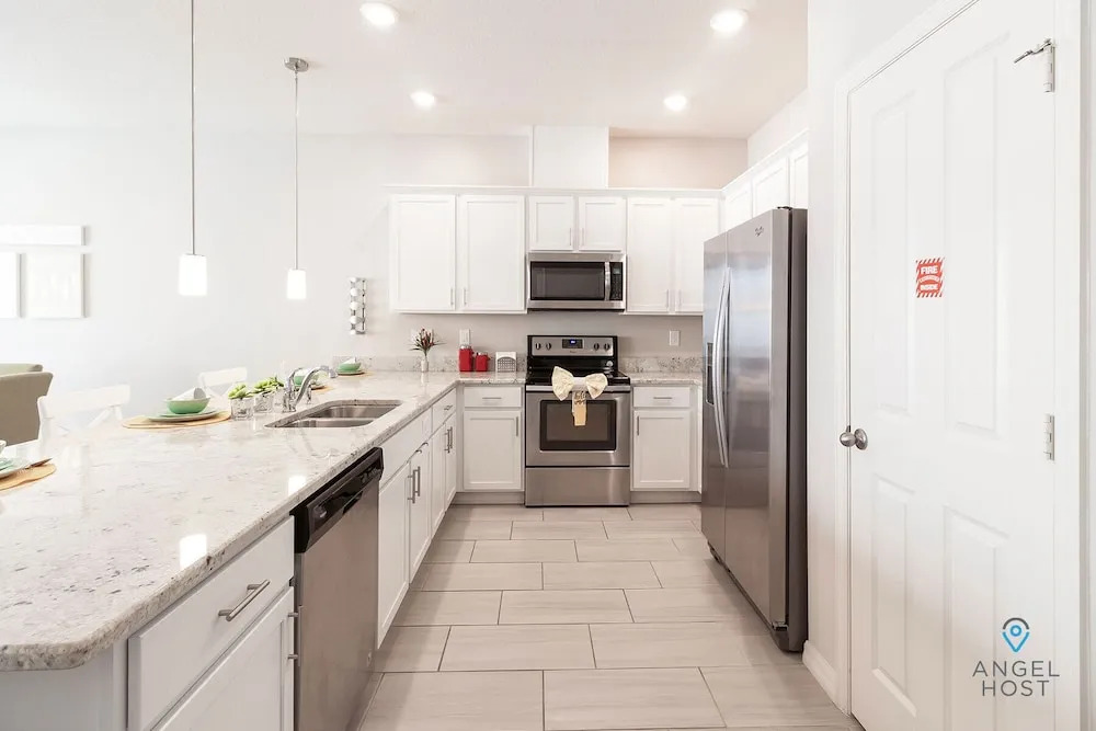 Spacious 4B Family-friendly Townhome Near Disney!