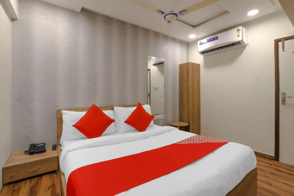 OYO 75323 Hotel Shree Nivas