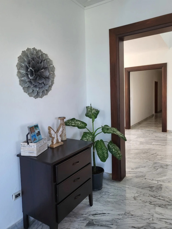 2 Minutes Walk to Beach Huge 3 bdrm Condo with Pool